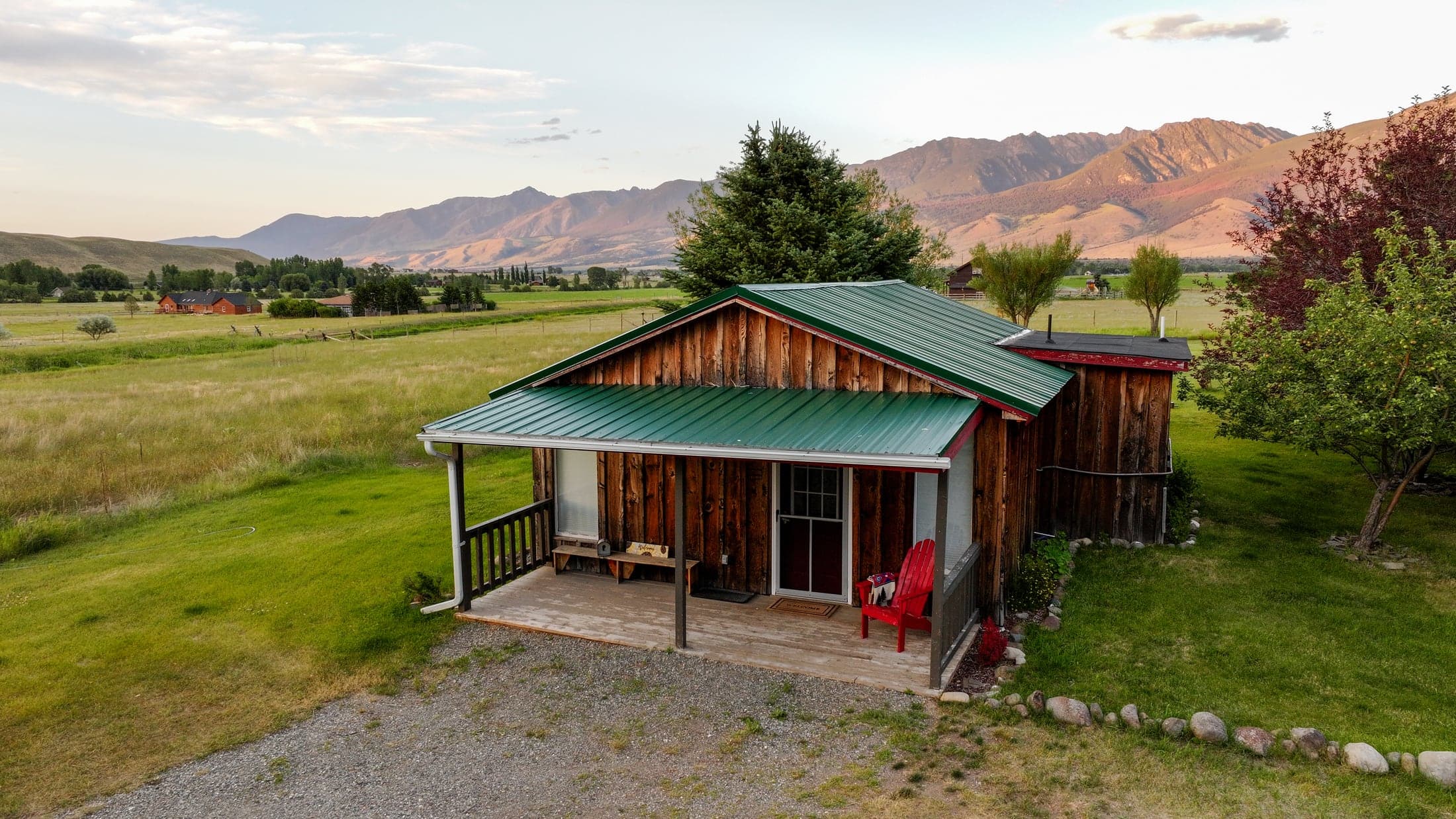 The Cottage at Yellowstone Farms with the Absaroka mountains behind, Paradise Valley Montana